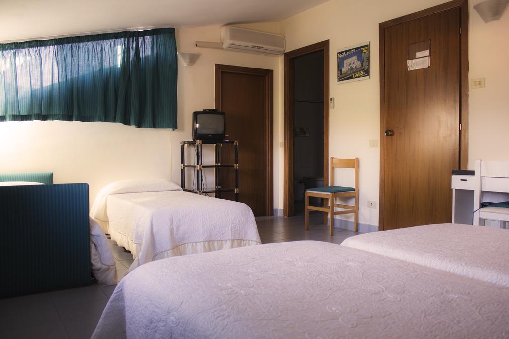 Hotel Falisco 파브리카 디 로마 객실 사진