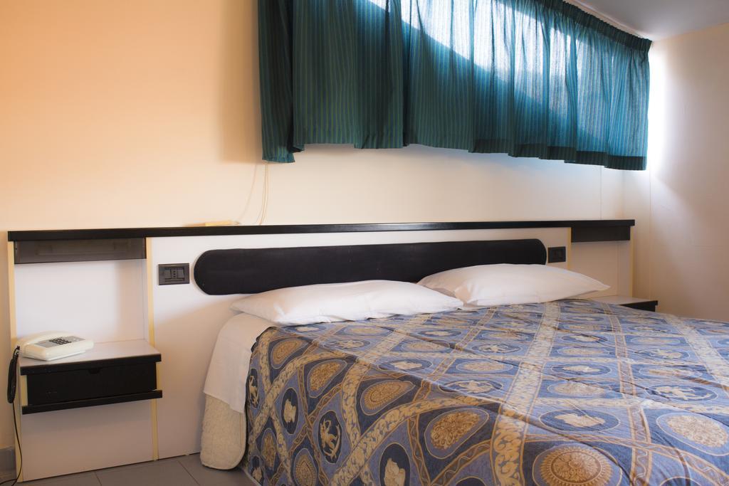 Hotel Falisco 파브리카 디 로마 객실 사진